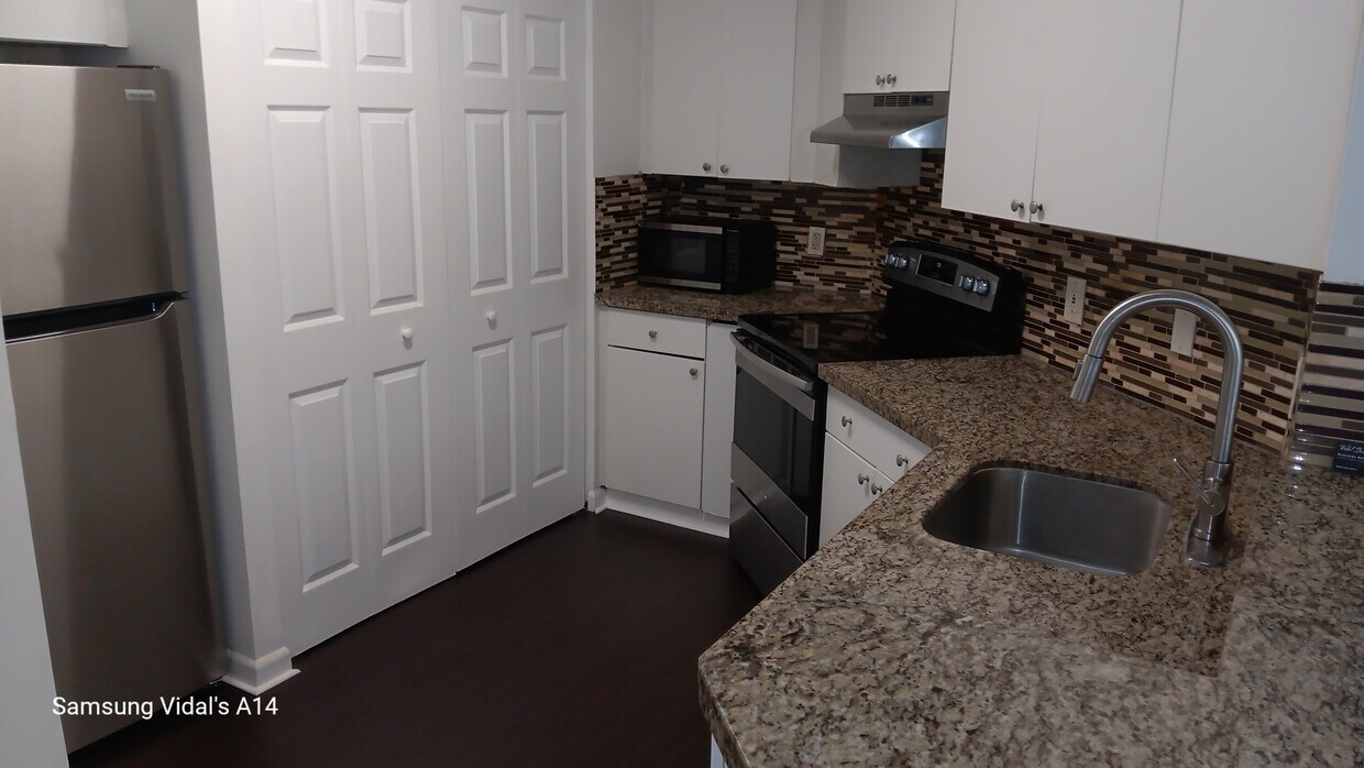Foto principal - 6276 NW 186th St