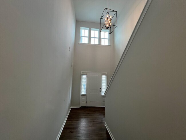 Foto del edificio - 427 White Oak Gdn Wy