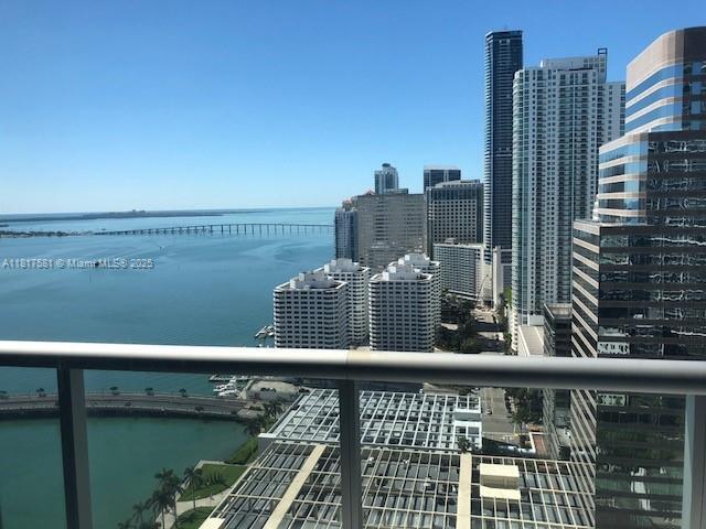 Building Photo - 495 Brickell Ave