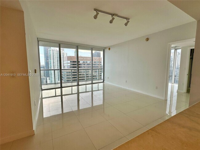 Building Photo - 495 Brickell Ave