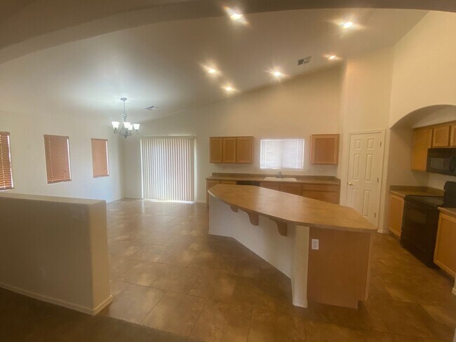 Foto del edificio - Stunning Home in Kingman – Spacious, Moder...