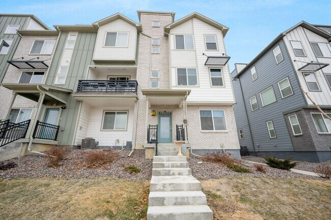 Building Photo - Spacious 4BR Roofdeck Townhome in Broomfield