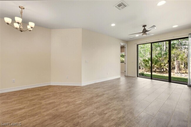 Foto del edificio - 7923 Bristol Cir