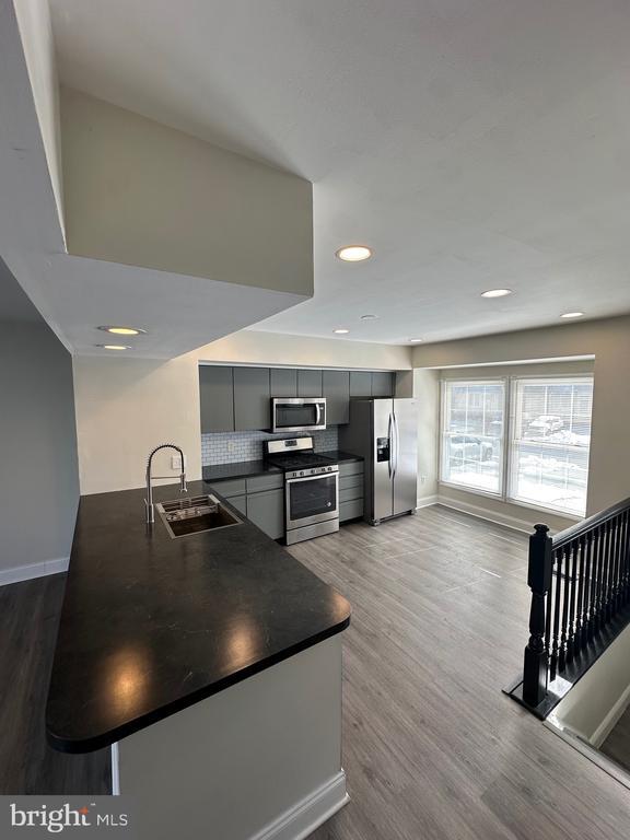 Foto del edificio - 650 Corsica Ave