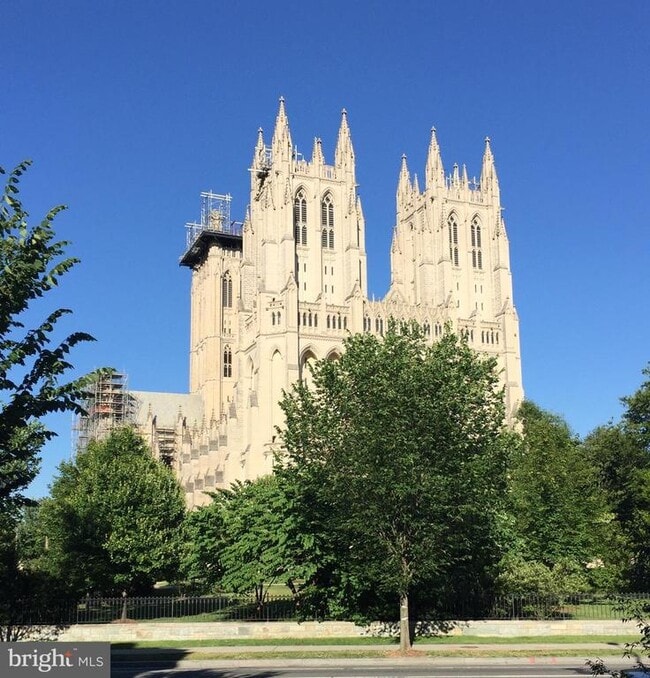 Foto del edificio - 3030 Wisconsin Ave NW