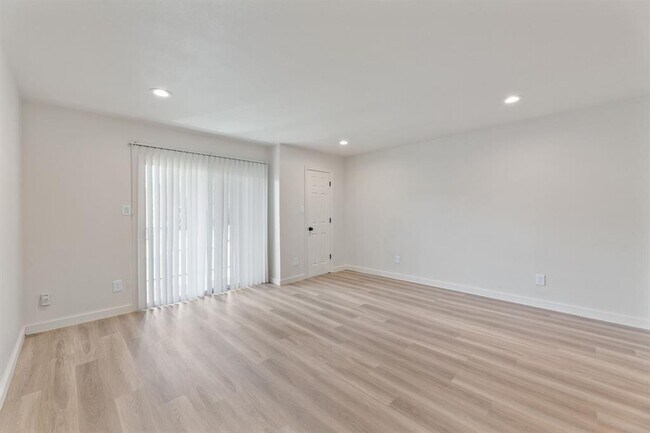 Building Photo - 3819 Southway Dr