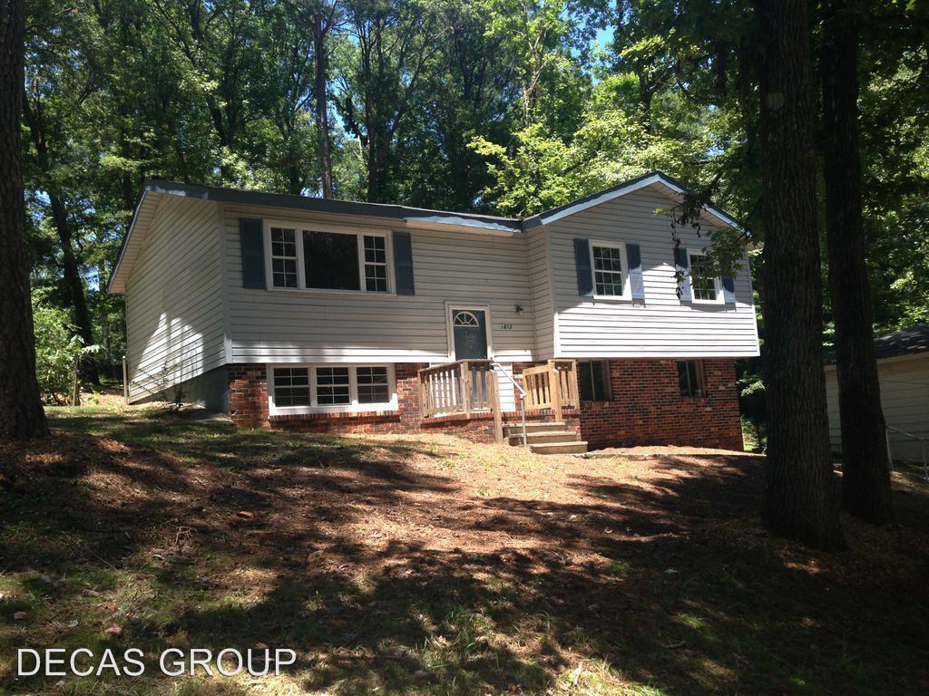 Primary Photo - 1612 Barrington Ln NE
