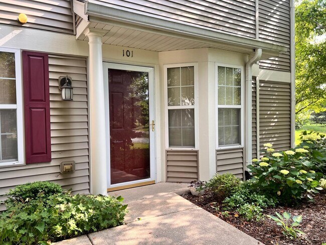 Building Photo - 2411 Sheehan Dr