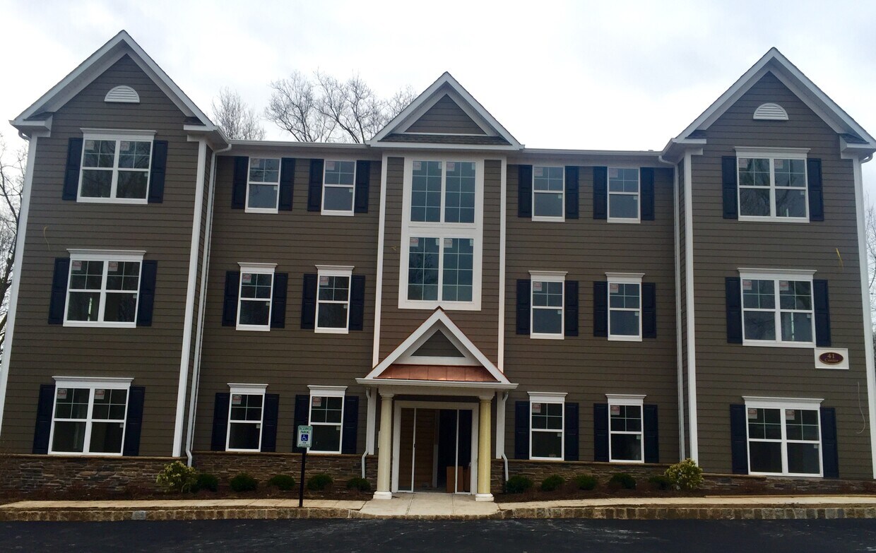 Building Photo - 41 Center Street