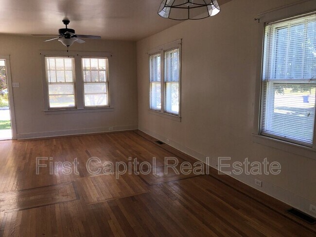 Foto del edificio - 220 S Main St