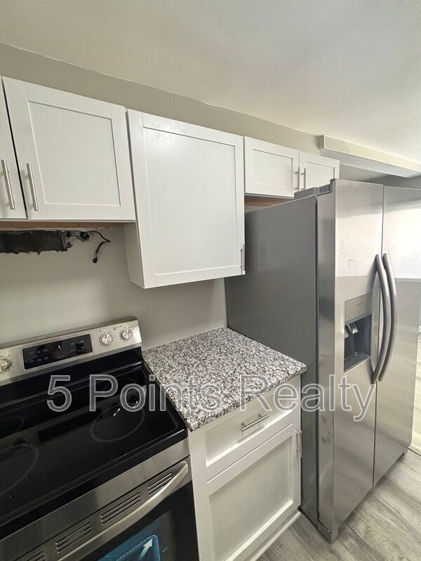 Foto del edificio - 550 Harding Pl