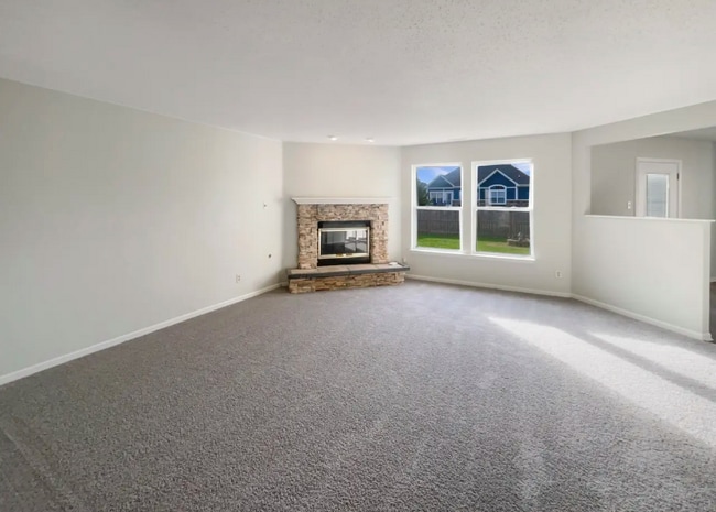 Building Photo - 890 Indigo Dr