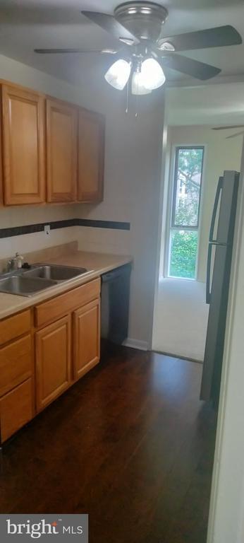 Foto del edificio - 7172 Donnell Pl