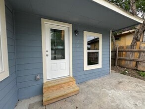 Building Photo - 220 Azucena St