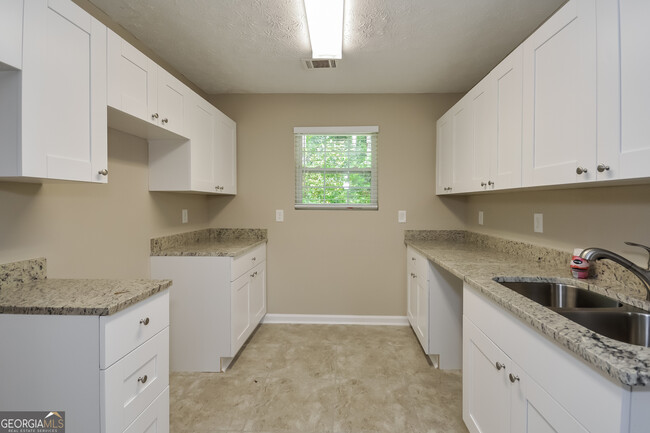 Building Photo - 2057 Faith Cove