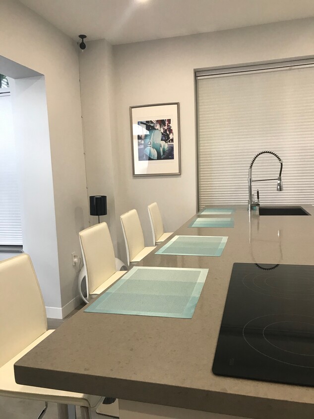Foto principal - 1127 Euclid Ave