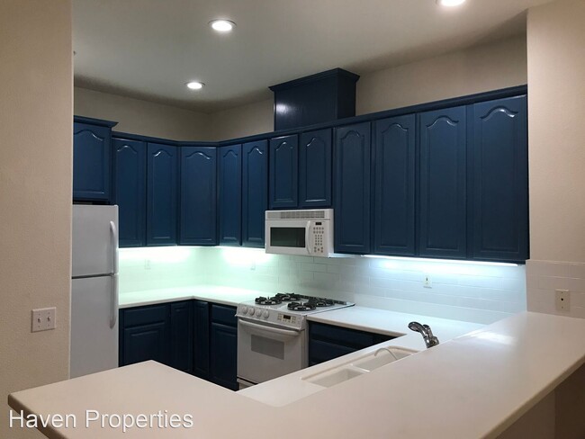 Building Photo - 3 br, 2.5 bath House - 923 Lawrence