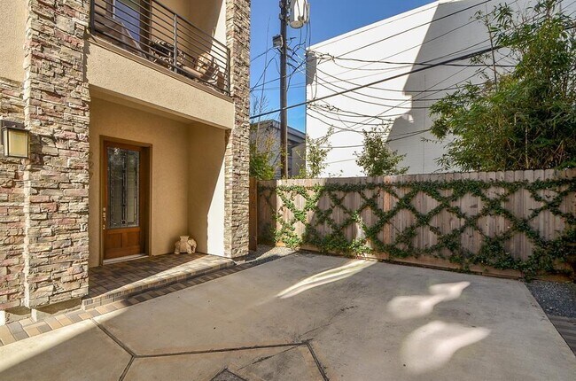 Building Photo - 227 Avondale St