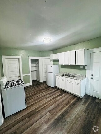 Building Photo - 1610 62nd St