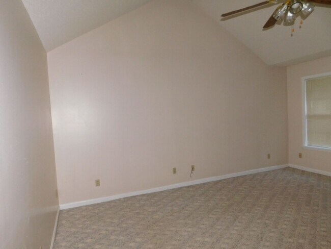 Foto del edificio - 3 Bedroom Home in Pebble Creek Subdivision