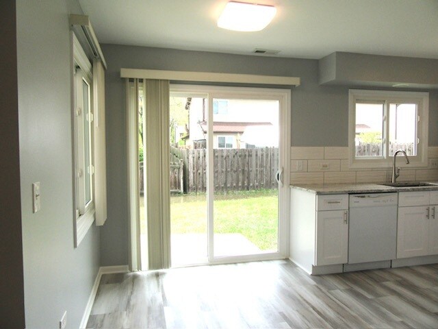 Building Photo - 525 Commanche Trl