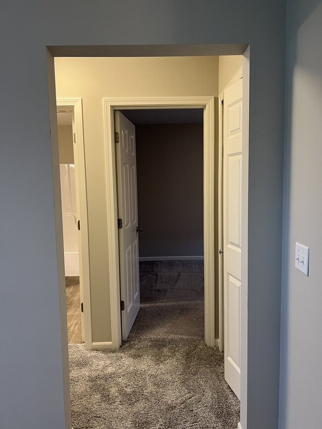 Building Photo - Newer 3 bed 2 bath  Lancia Built Attached ...