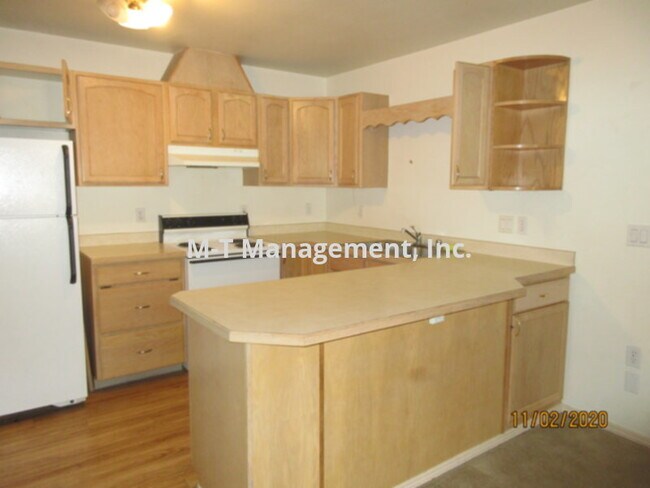 Building Photo - Bavarian Villas 2br/1 bath upstairs apt - ...