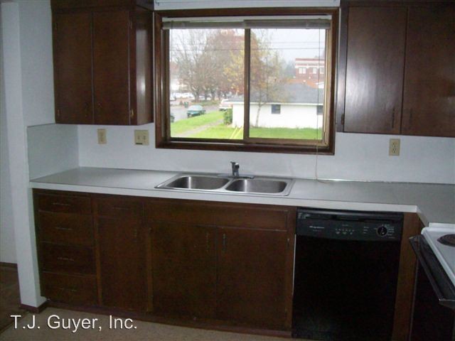 Building Photo - 402 W Magnolia St