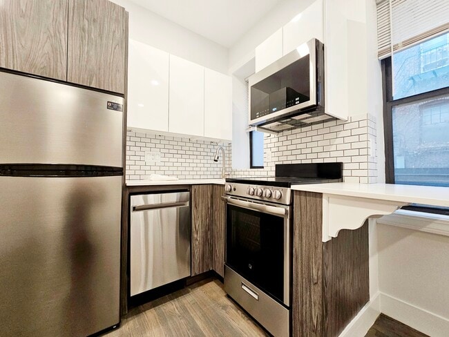 Building Photo - 22 Phillips St