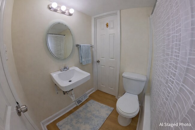Foto del edificio - 3D Tour Available - Centrally located 1 bedroom apartment with Washer and Dryer on site! Availabl...