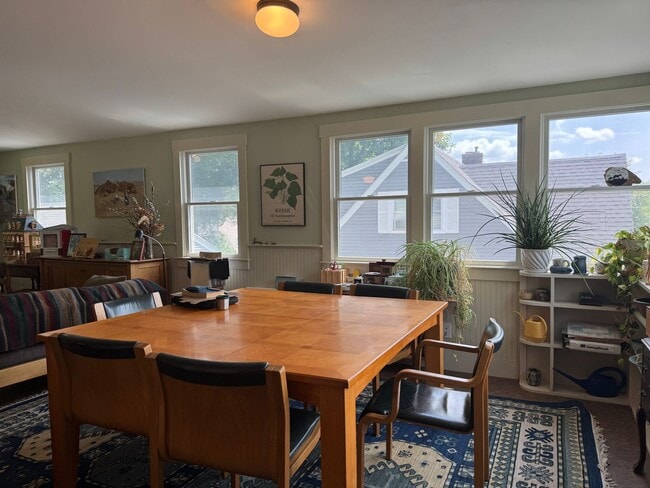 Building Photo - Furnished 3 bedroom home in Lebanon