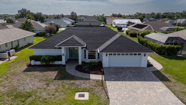 Foto del edificio - "Spacious 3-Bedroom Pool Home with 2 Baths & 2,075 Sq. Ft. of Comfort in Venice, FL!"