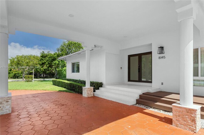 Foto del edificio - 8145 SW 132nd St