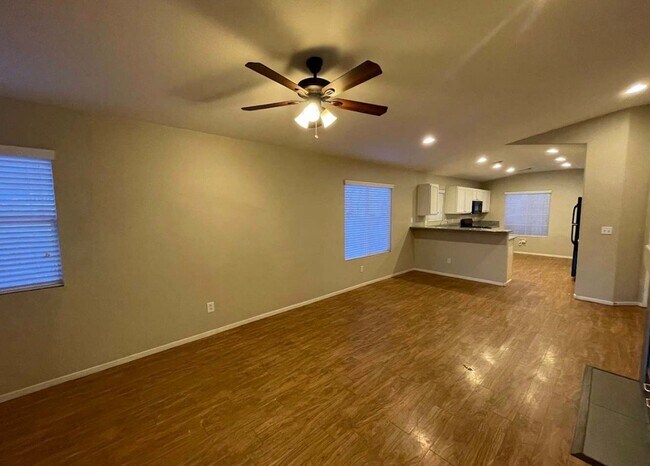 Building Photo - 2600 Redbud St