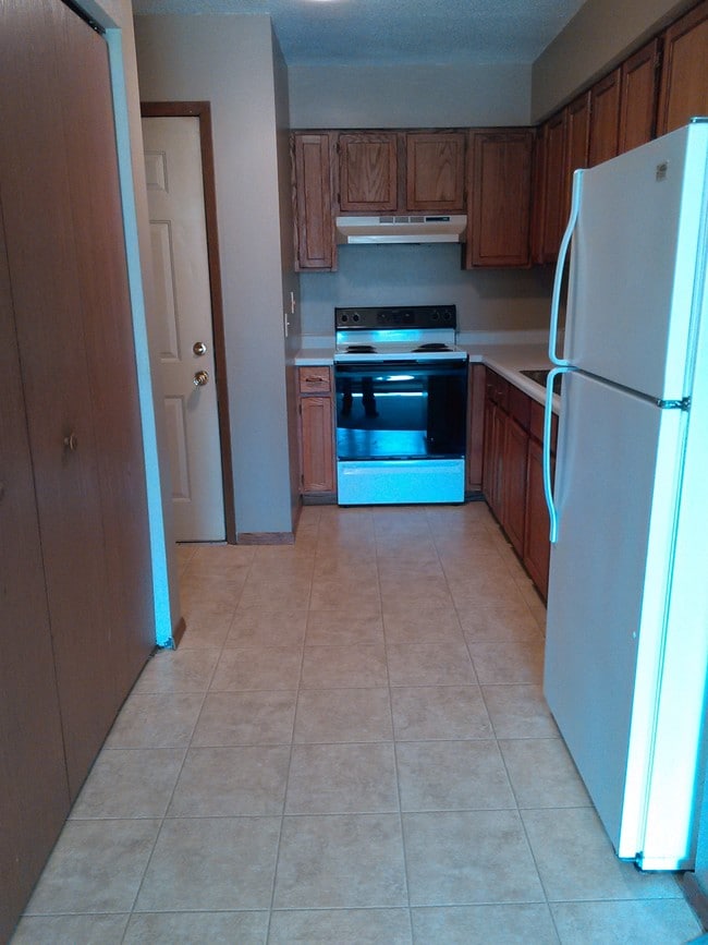 Kitchen - 107 Westview Dr