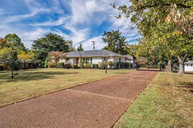 Building Photo - Stunning 3BR/2BA Home in the Highly Sought...