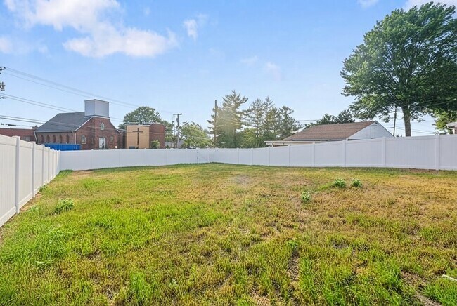 Building Photo - 1816 Tyler Rd