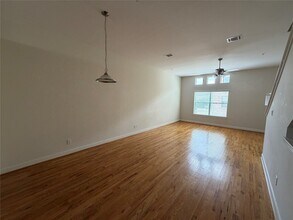 Building Photo - 8715 Meadowcroft Dr