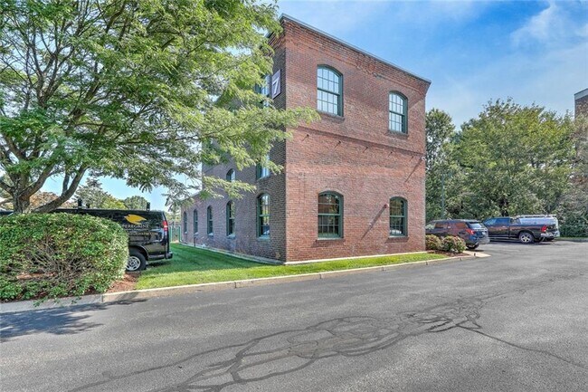 Building Photo - 20 Newman Ave