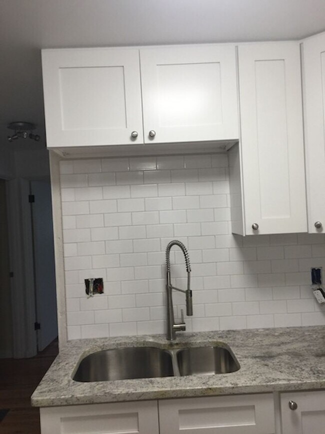 Foto del edificio - 2686-2688 Hibbert Avenue