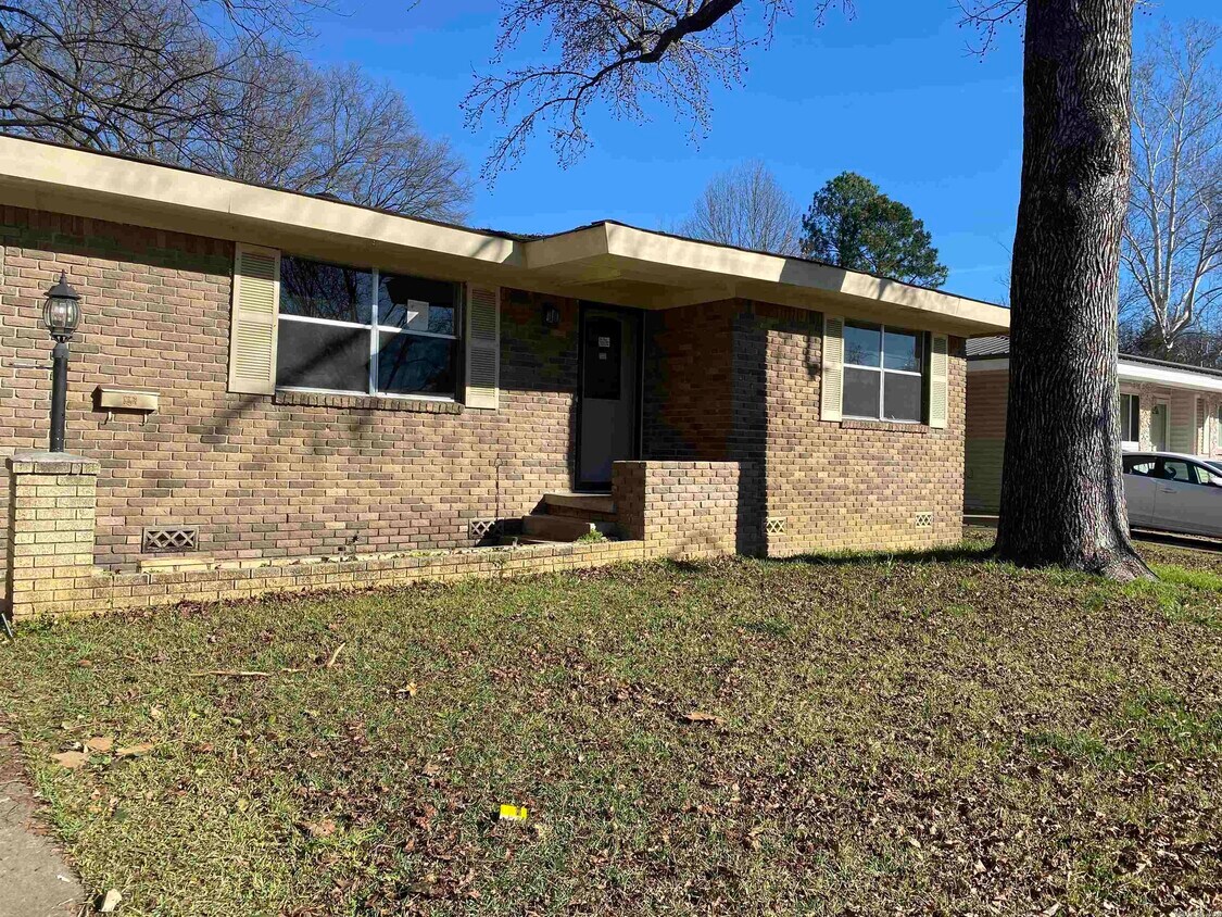 Primary Photo - 131 Farmere Cir