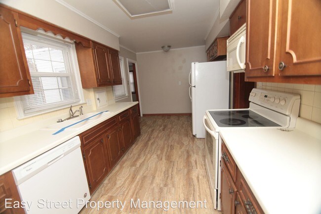 Building Photo - 3 br, 1.5 bath House - 26 Woodley Rd.