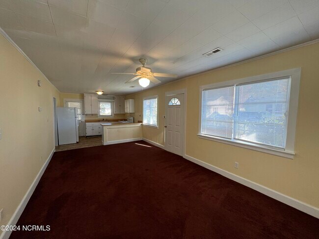 Building Photo - 204 Woodland Cir
