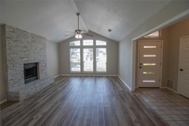 Foto del edificio - 525 NW 171st St