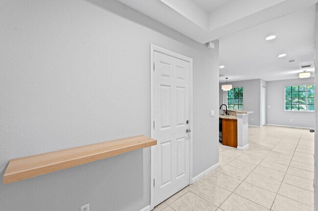 Building Photo - 1411 Lucaya Dr