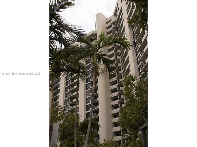 Building Photo - 520 Brickell Key Dr
