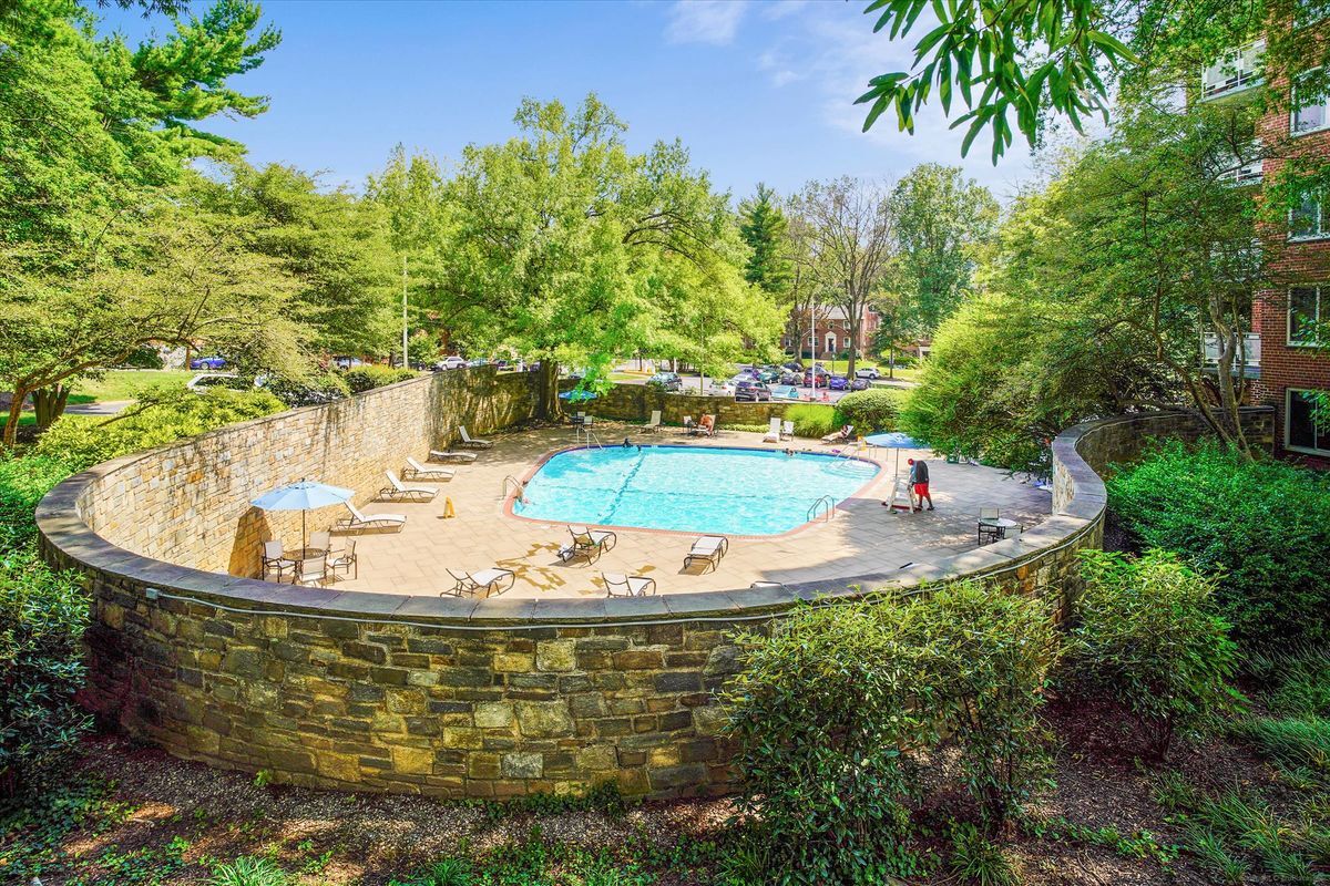 Foto del edificio - 4000 Tunlaw Rd NW