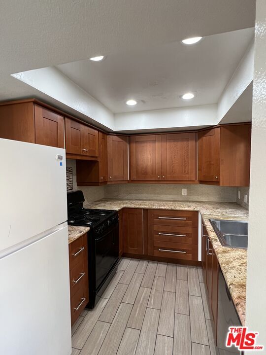 Building Photo - 424 N Kenwood St