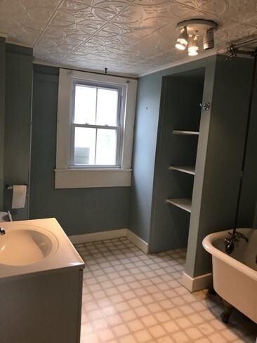 Bathroom w/ original clawfoot tub - 179 Union St