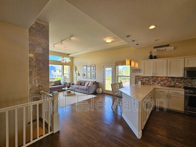 Building Photo - 9875 Poppy Ct